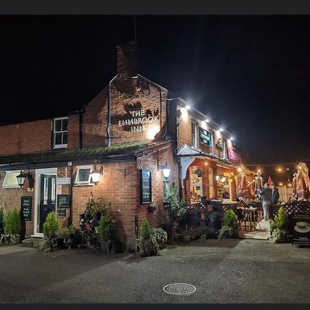 The Emmbrook Inn Hotel Wokingham Exterior foto