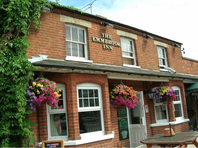 The Emmbrook Inn Hotel Wokingham Exterior foto