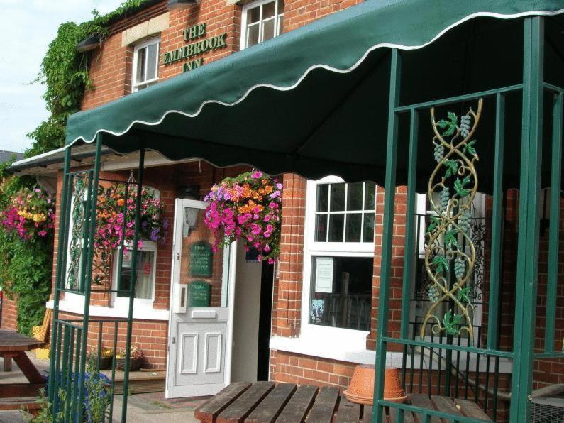 The Emmbrook Inn Hotel Wokingham Exterior foto