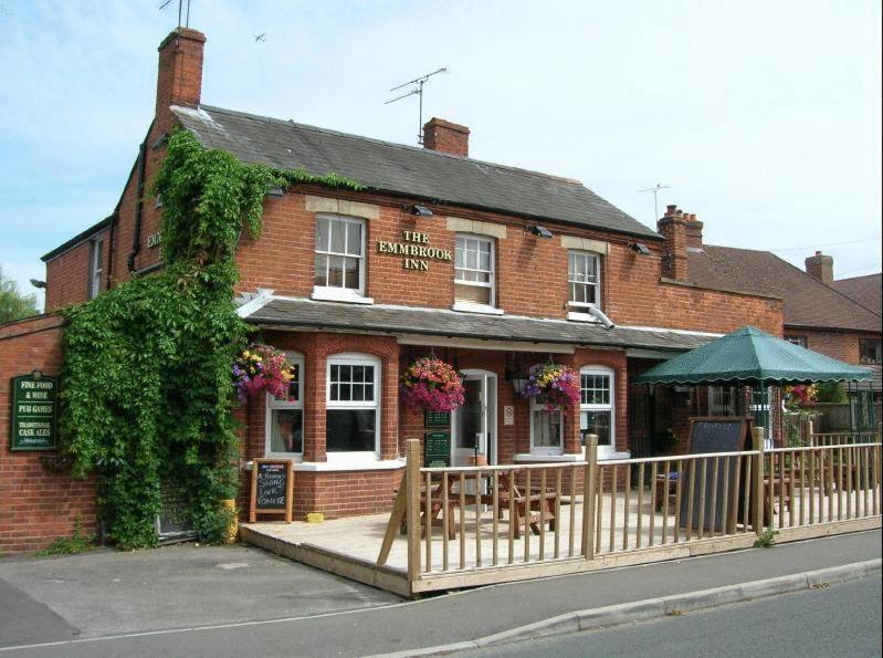 The Emmbrook Inn Hotel Wokingham Exterior foto