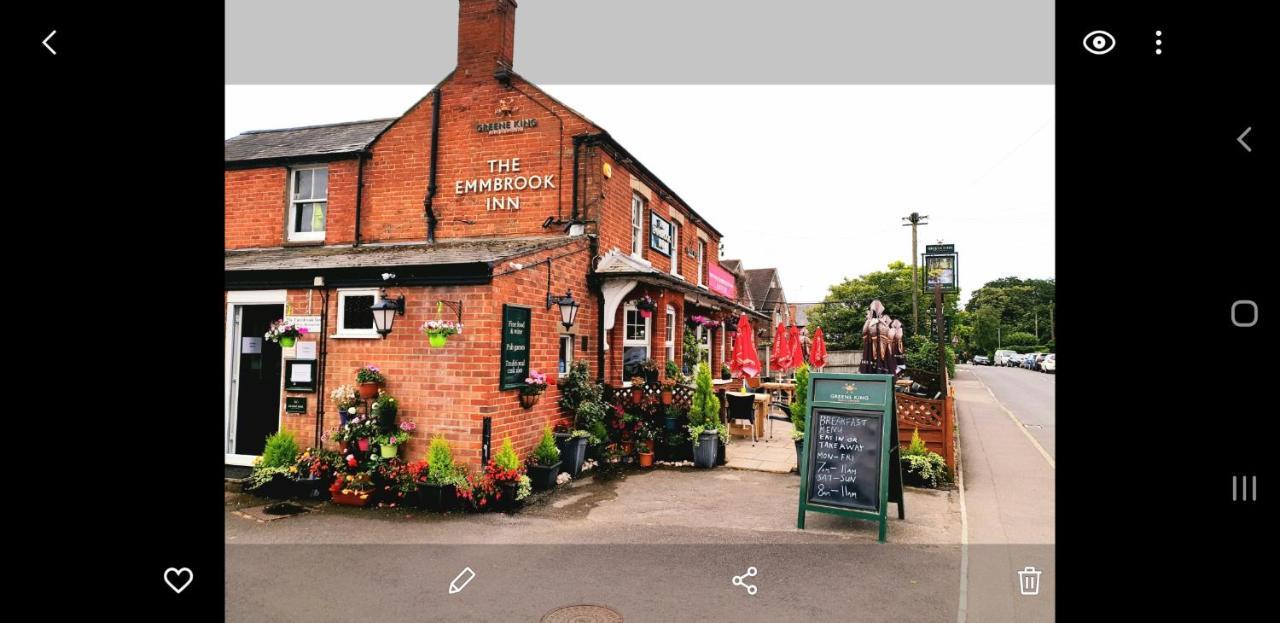 The Emmbrook Inn Hotel Wokingham Exterior foto