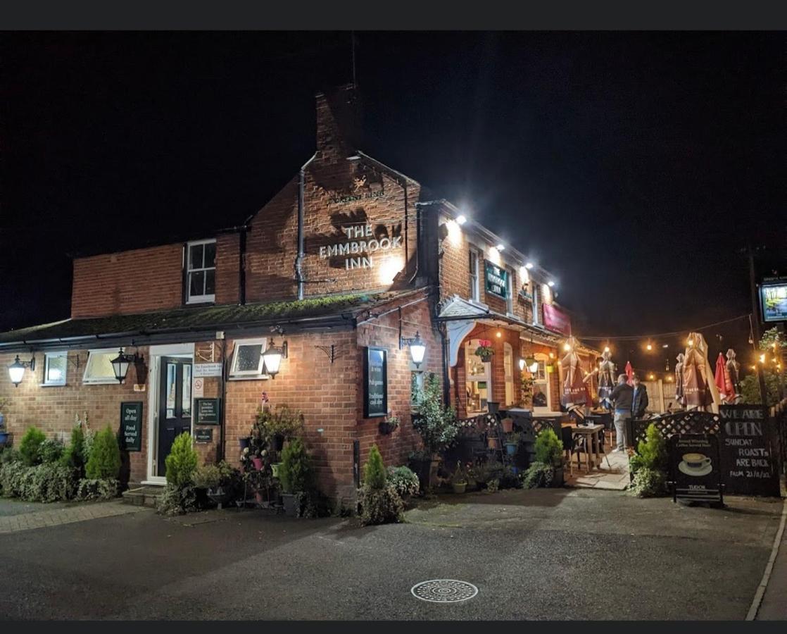 The Emmbrook Inn Hotel Wokingham Exterior foto