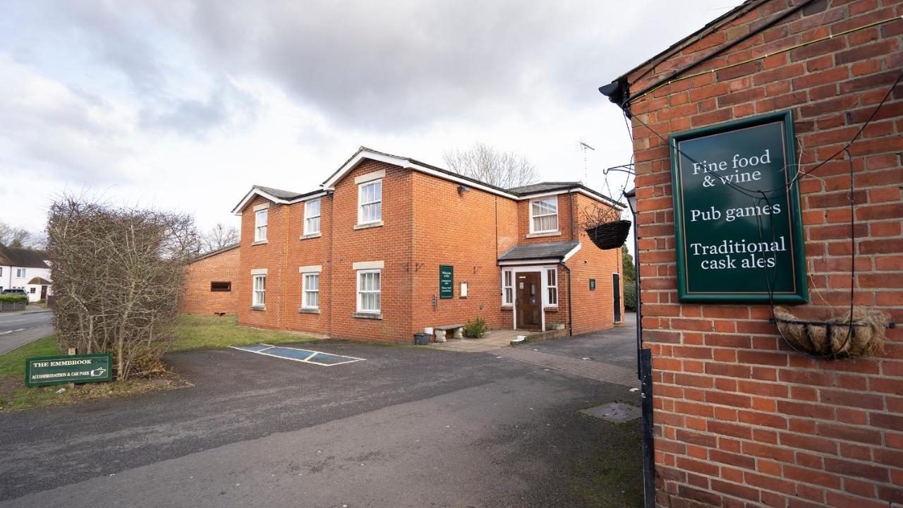 The Emmbrook Inn Hotel Wokingham Exterior foto