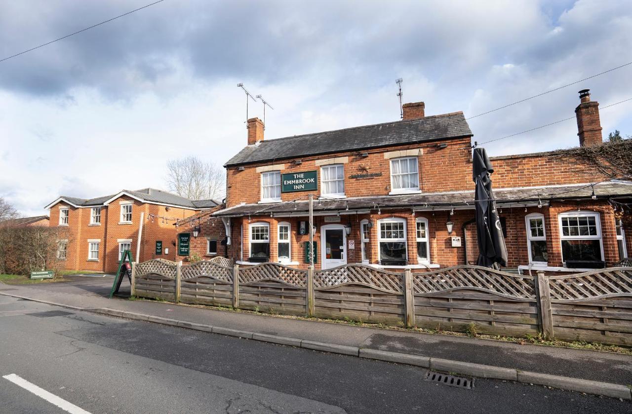 The Emmbrook Inn Hotel Wokingham Exterior foto